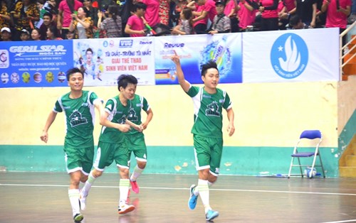 Giải Futsal VUG 2017: ĐH Đông Á đứng đầu bảng sau 2 trận toàn thắng
