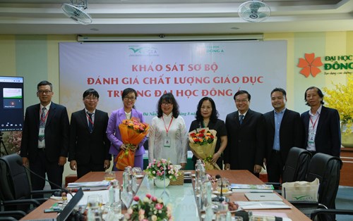 Đoàn chuyên gia đánh giá ngoài khảo sát sơ bộ kiểm định chất lượng giáo dục Đại học Đông Á