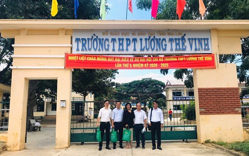 "Hẹn hò" cùng thầy cô ĐH Đông Á tại các điểm trường THPT dọc miền Trung - Tây Nguyên