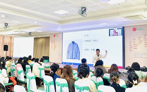 Sinh viên thích thú khám phá đất nước Malaysia qua ngôn ngữ Trung