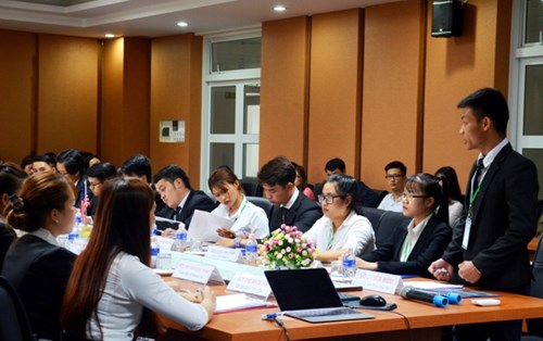 Thú vị giờ thực hành đàm phán cùng diễn giả quốc tế 