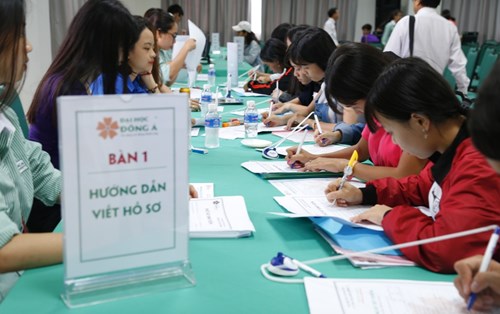Chào đón tân sinh viên K18 nhập trường