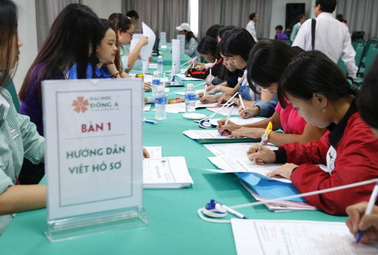 Chào đón tân sinh viên K18 nhập trường