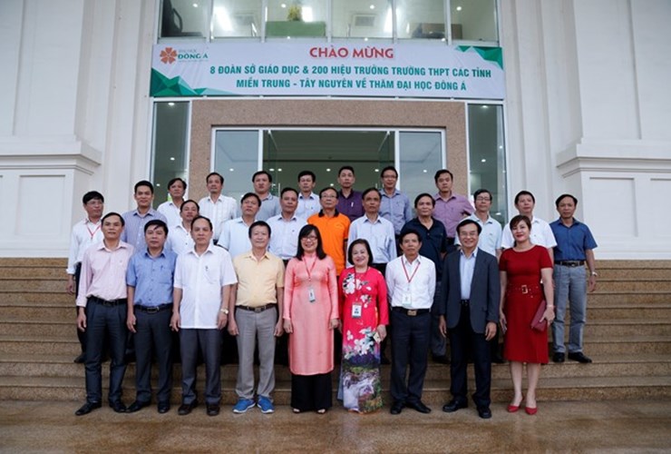 8 Sở GD và 200 Hiệu trưởng các trường THPT miền Trung - Tây Nguyên thăm ĐH Đông Á