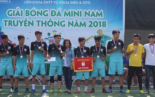 EE16A1 lên ngôi vô địch Giải bóng đá nam truyền thống liên khoa CNTT-Điện-Ô tô ĐH Đông Á 2018