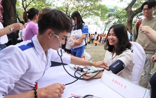 Job consultancy kiosk 2019 of Dong A University attracted a lot of candidates
