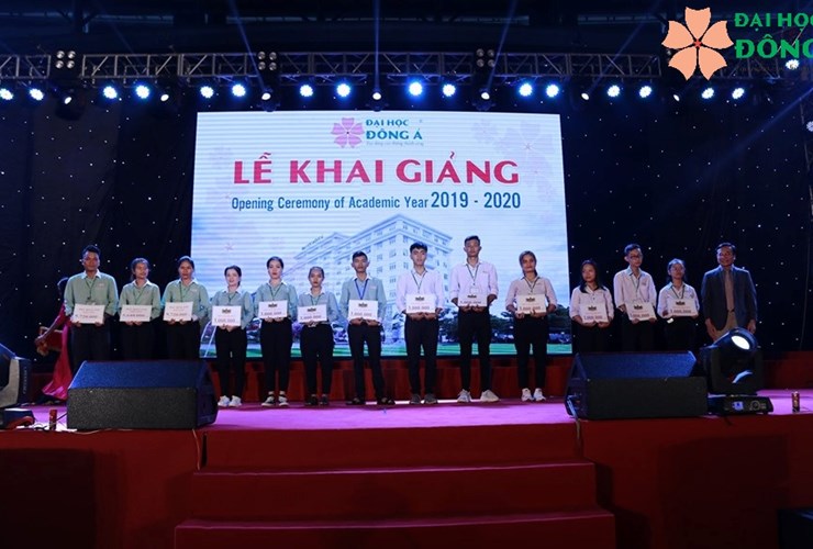 Doanh nghiệp dành nhiều suất học bổng khuyến học cho sinh viên ĐH Đông Á