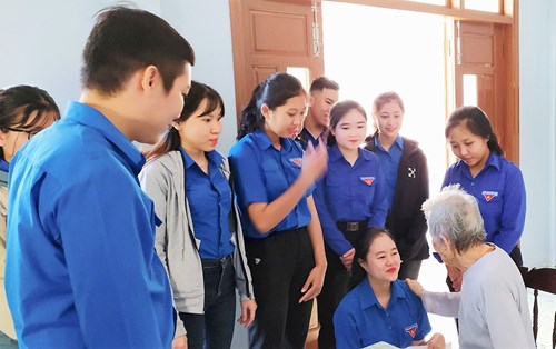 Hành trình "về nguồn" của sinh viên ĐH Đông Á trước thềm năm mới