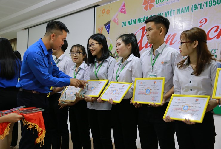 Vinh danh các dự án cộng đồng sáng tạo của sinh viên ĐH Đông Á