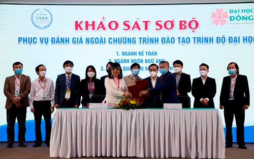Đoàn chuyên gia đánh giá ngoài khảo sát sơ bộ CTĐT 3 ngành tại Đại học Đông Á