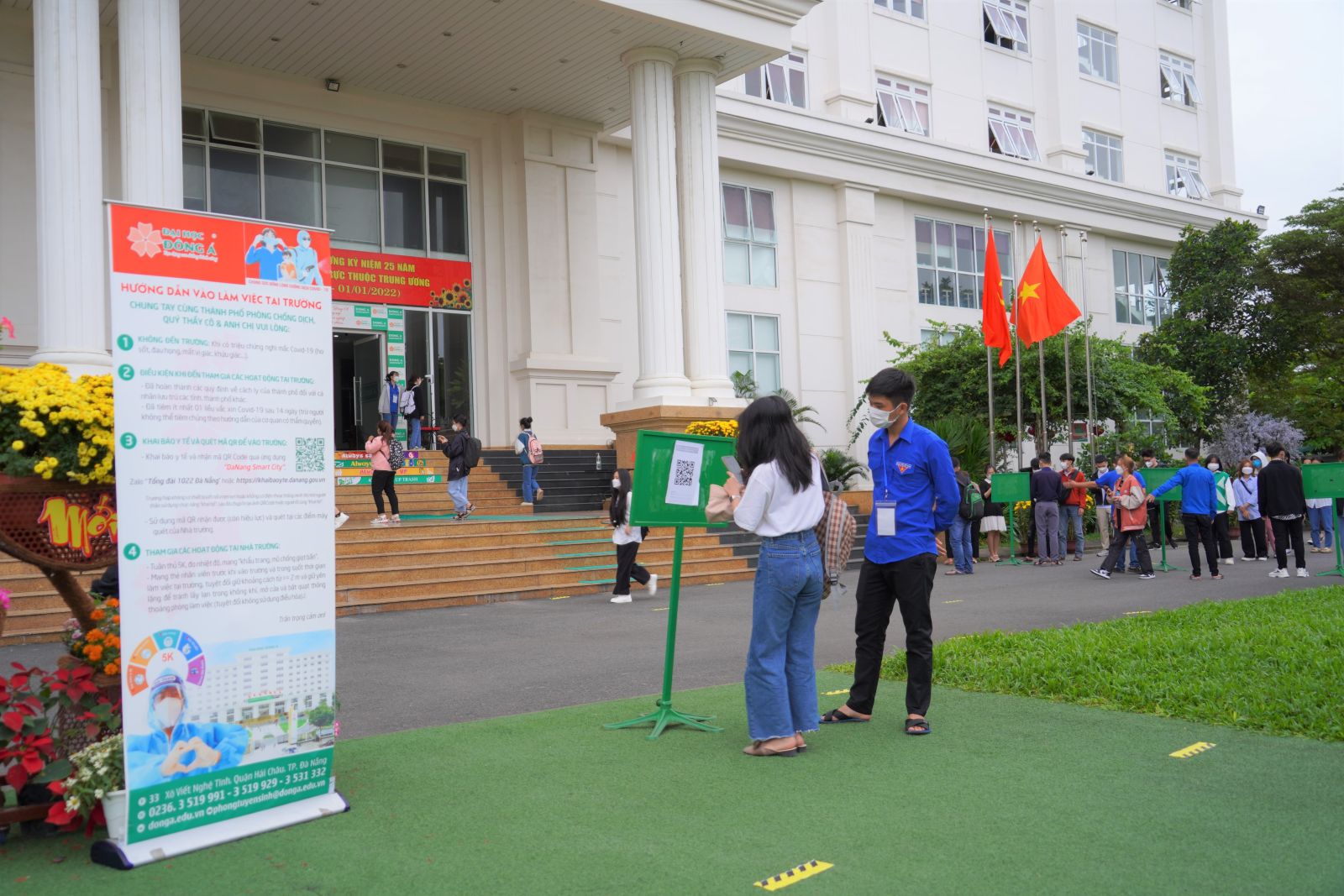 Sinh viên Đại học Đông Á vượt quãng đường dài, an tâm trở lại học tập