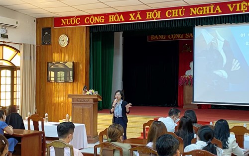 Khai giảng khóa 1 tiếng Anh giao tiếp và viết thư văn phòng dành cho cán bộ quận Sơn Trà