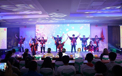 Bùng nổ sắc màu tại Chung kết cuộc thi thuyết trình tìm hiểu văn hóa Việt Nam - Nhật Bản năm 2023 Đại học Đông Á