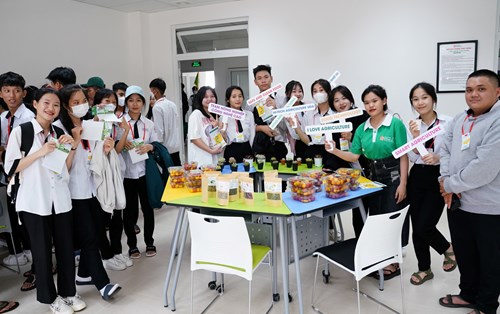 Thú vị chương trình “Đồng hành cùng sĩ tử” 2023 tại Đại học Đông Á phân hiệu Đắk Lắk
