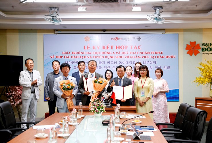 Đại học đầu tiên tại Việt Nam ký kết với quỹ pháp phân People (Hàn Quốc) về đào tạo và tuyển dụng sinh viên