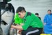 Sinh viên Đại học Đông Á cắm chốt ở ‘rốn’ ngập, sửa xe miễn phí cho người dân