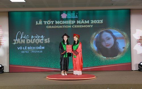 Lễ tốt nghiệp Khóa Dược sĩ đầu tiên của Đại học Đông Á 