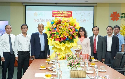Lãnh đạo UBND TP. Đà Nẵng thăm, chúc mừng Đại học Đông Á nhân Ngày Nhà giáo Việt Nam 20-11
