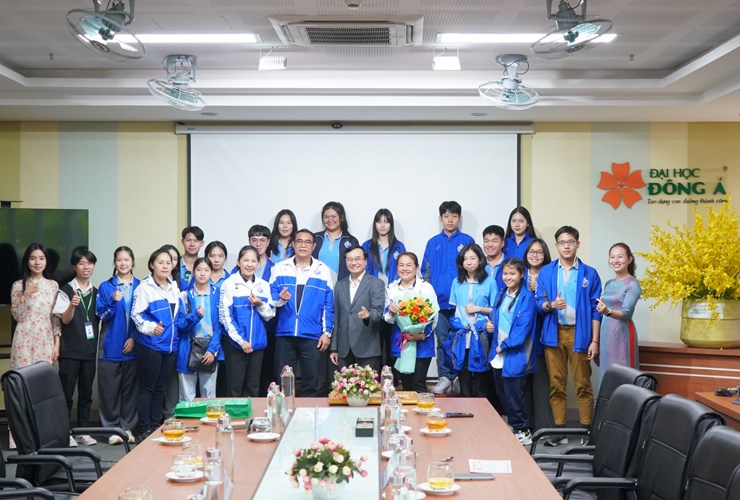  Giao lưu quốc tế với trường THPT Samakkhi Witthayakhom (Thái Lan)