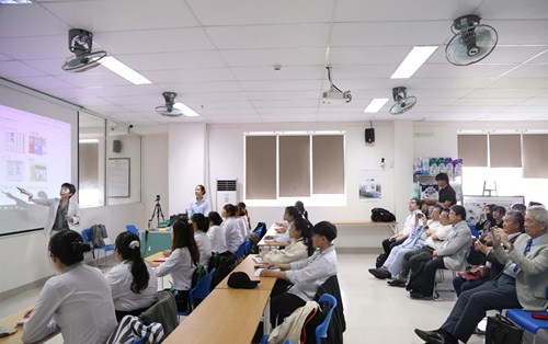 Hiệp hội bệnh viện tư nhân phủ Osaka giao lưu cùng sinh viên Đại học Đông Á