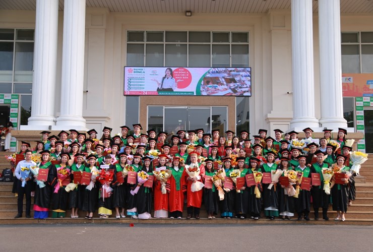 Lễ tốt nghiệp 2024 của hơn 150 Thạc sĩ và Dược sĩ Đại học Đông Á