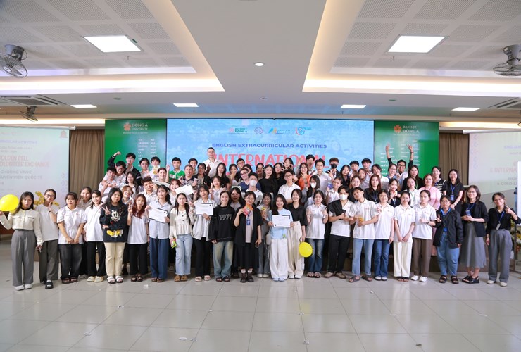 Sôi động chương trình giao lưu giữa sinh viên ĐH Đông Á và tình nguyện viên quốc tế
