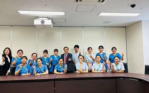 "Người Thầy việc làm" thăm sinh viên Điều dưỡng làm việc tại hệ thống bệnh viện Aijinkai, Nhật