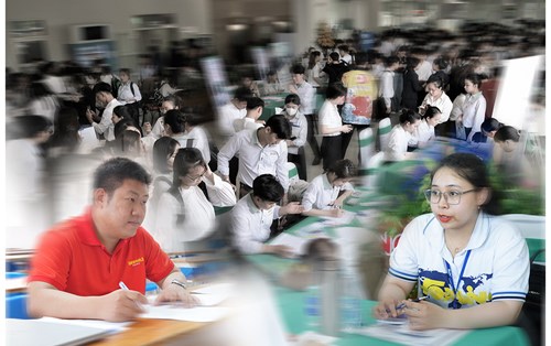 Ngày hội việc làm 2024 Đại học Đông Á: Khi cựu sinh viên trở về trường... tuyển dụng sinh viên