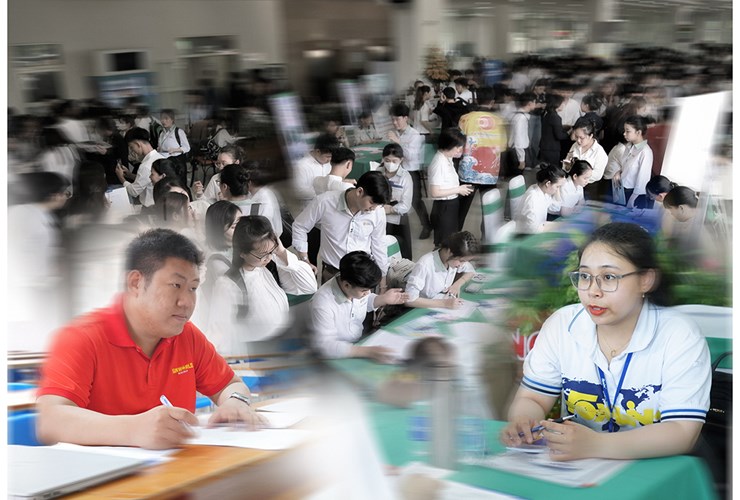 Ngày hội việc làm 2024 Đại học Đông Á: Khi cựu sinh viên trở về trường... tuyển dụng sinh viên