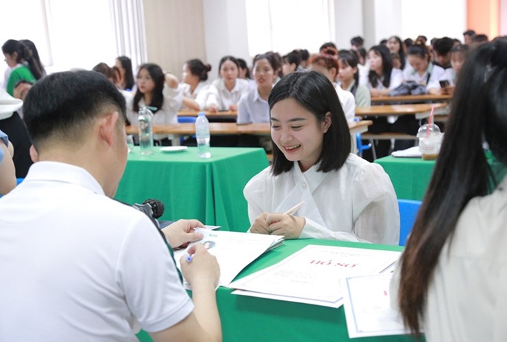 Đại học Đông Á: Luxshare - ICT Nghệ An đến tận trường “săn đón” ứng viên