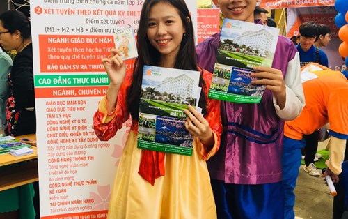 Lan tỏa tinh thần tuổi trẻ Đại học Đông Á tại Ngày hội VHDG trường THPT Hoàng Hoa Thám