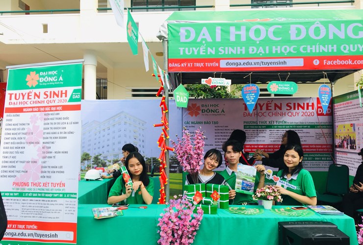 ĐH Đông Á "phát pháo" khởi động Ngày hội văn hóa dân gian tại Trường THPT Cẩm Lệ - Đà Nẵng