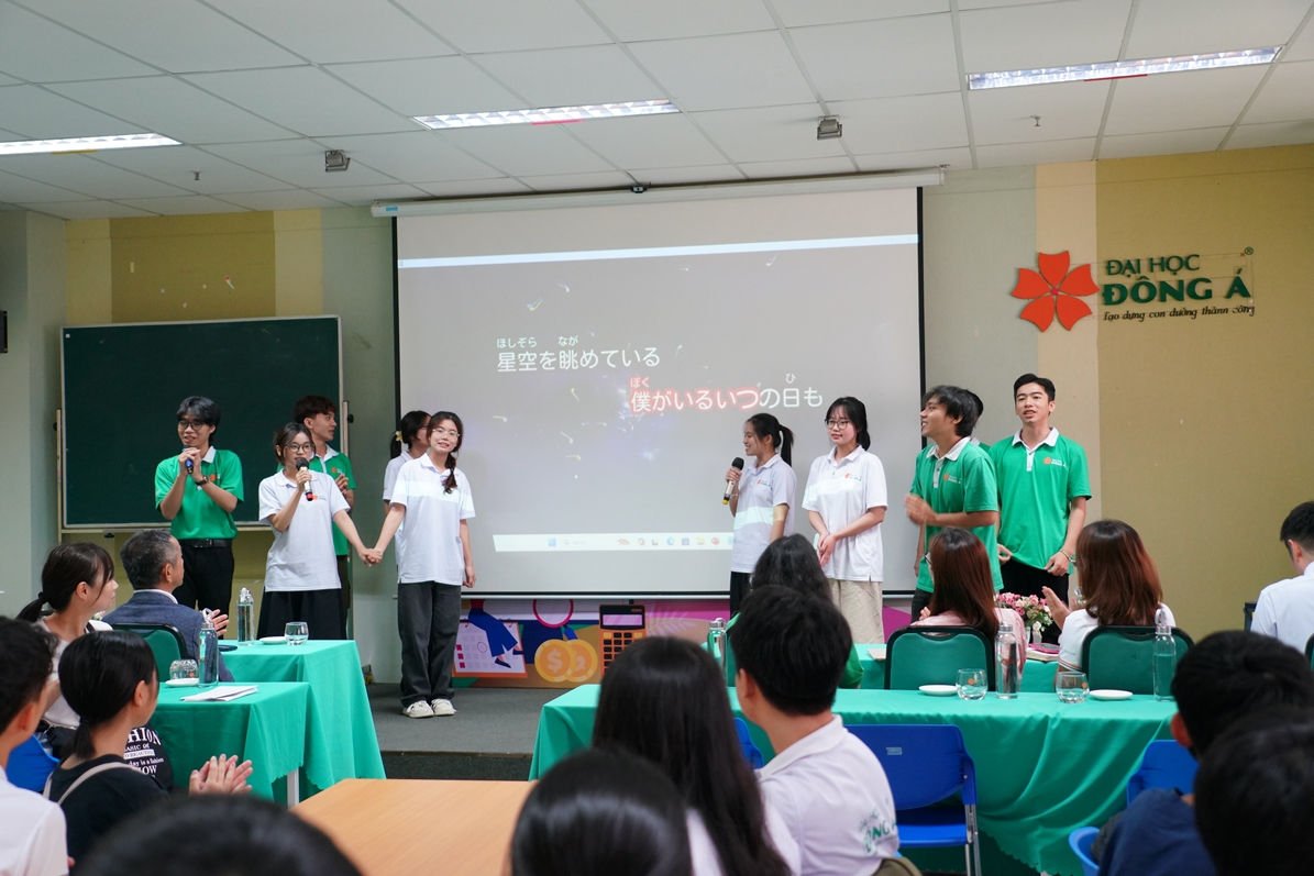 Sinh viên Ngôn ngữ Nhật Đại học Đông Á "làm chủ" giao lưu đoàn học sinh Nhật Bản 