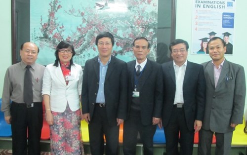 Bộ trưởng Phạm Bình Minh đến thăm Đại học Đông Á