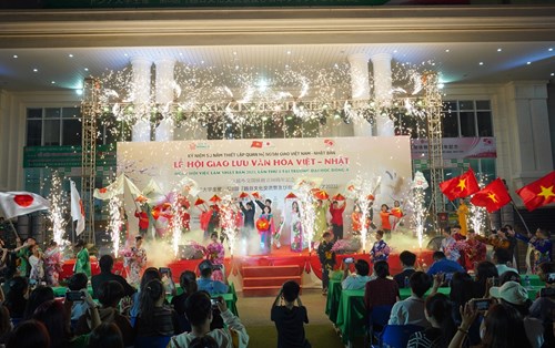 Thắm tình hữu nghị Việt - Nhật tại chương trình nghệ thuật giao lưu văn hóa Việt Nhật 2023 Đại học Đông Á