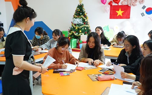 Sinh viên hào hứng với khóa đào tạo ngôn ngữ và văn hóa Hàn Quốc cùng GV ĐH Cyber
