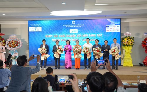 Ngày hội Khởi nghiệp đổi mới sáng tạo Đà Nẵng – SURF 2022 tại Đại học Đông Á