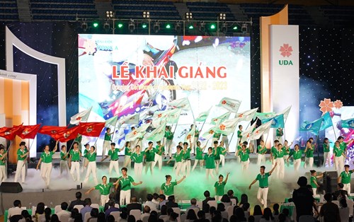 Giàu cảm xúc với chương trình nghệ thuật chào năm học mới Đại học Đông Á