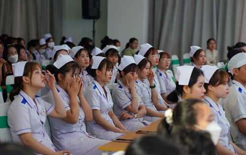 Xúc động lời tri ân của sinh viên tại Lễ tốt nghiệp đặc biệt “3 trong 1” 