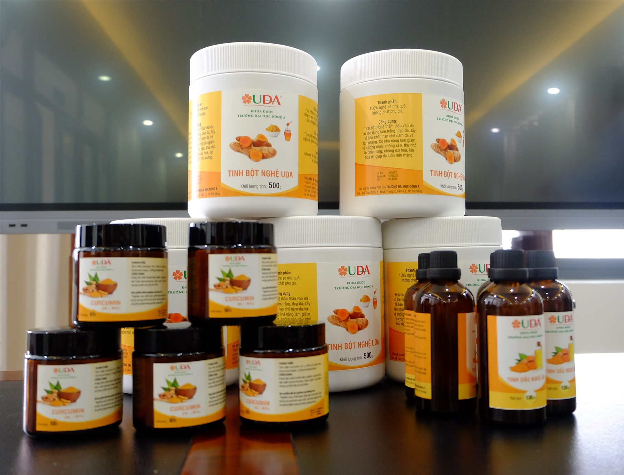 Nghiệm thu đề tài nghiên cứu chiết xuất curcumin, dầu từ bã trong quá trình sản xuất tinh bột nghệ