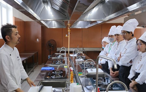 Hơn 3 tỷ đồng đầu tư hệ thống thực hành bếp tiêu chuẩn Nhật