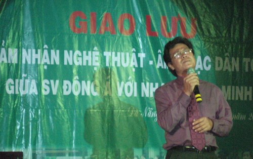 Giao lưu văn nghệ giữa nhạc sĩ Cao Minh với sinh viên Trường Cao đẳng Đông Á