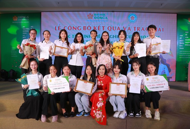 Trao 35 giải thưởng xuất sắc cuộc thi Sinh viên Nghiên cứu Khoa học lần thứ 10 Đại học Đông Á
