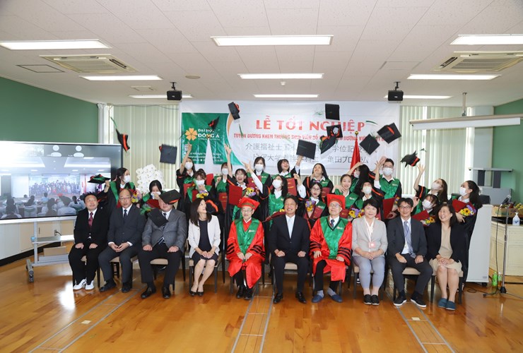 Lễ tốt nghiệp cử nhân điều dưỡng ĐH Đông Á tại Nhật lần thứ 2