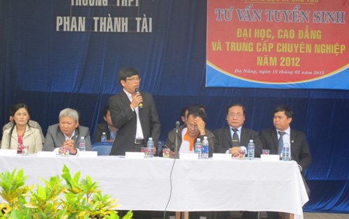 Khởi động chương trình tư vấn tuyển sinh tại các trường THPT