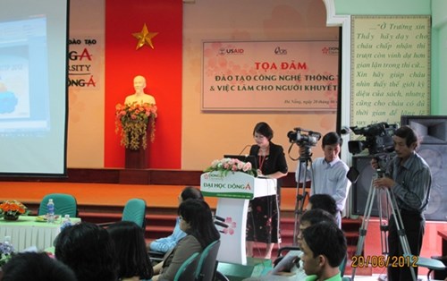 Đào tạo công nghệ thông tin và việc làm cho người khuyết tật