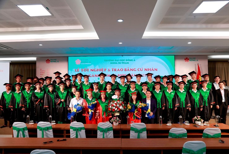 Đại học Đông Á trao bằng tốt nghiệp cho 44 tân cử nhân ngành Tâm lý học năm 2023