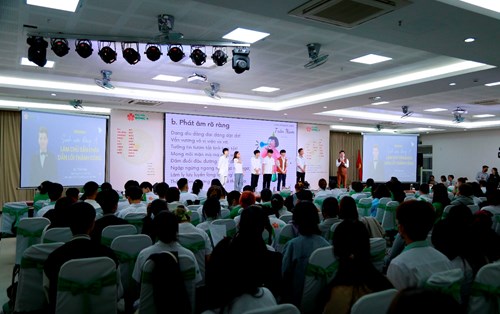 Bí quyết làm chủ sân khấu: Sinh viên ĐH Đông Á học được gì từ MC chuyên nghiệp?