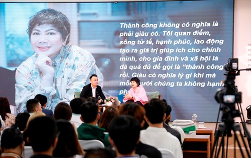 Sinh viên ĐH Đông Á được truyền cảm hứng cùng “Hành trình khởi nghiệp cùng Shark Liên”