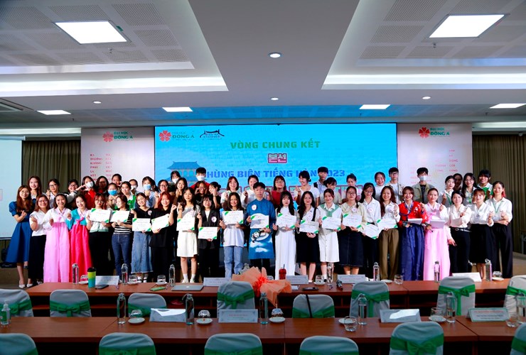 10 thí sinh xuất sắc nhất tranh tài vòng Chung kết Hùng biện tiếng Hàn Đại học Đông Á 2023